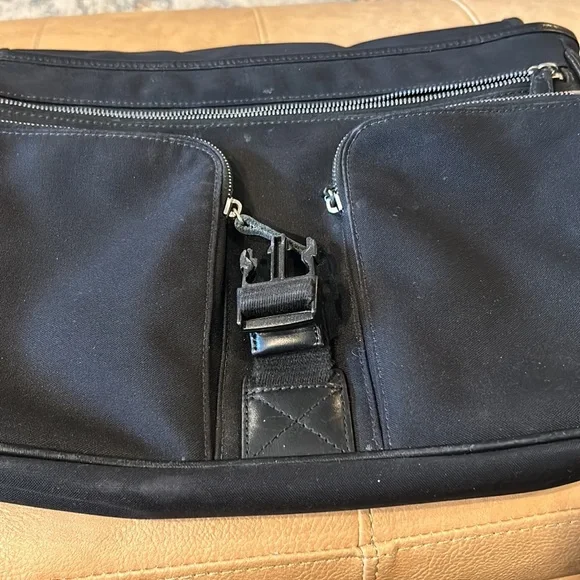 Coach, canvas with  leather crossbag messenger bag with very sturdy metal closur - Picture 10 of 13